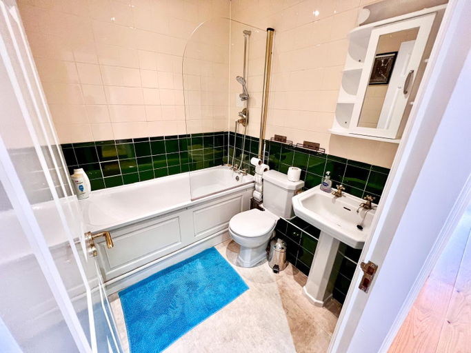 Bathroom 3, Great Entire Apartment Between West End and St Pauls Cathedral, London