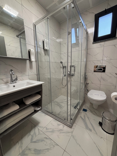 Bathroom 5, AIRPORT CORNER HOTEL, Merkez