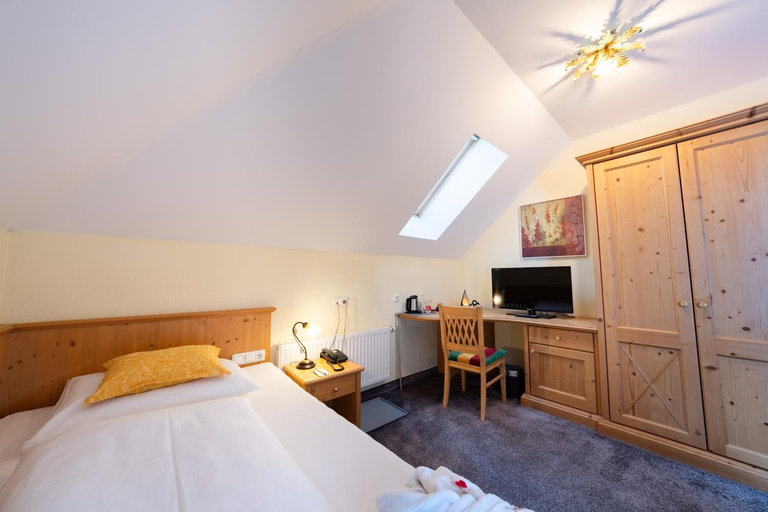 Bedroom 2, Hotel Trisanna, Landeck