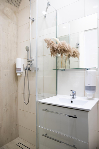 Bathroom 3, ADLER Apartments, Łódź