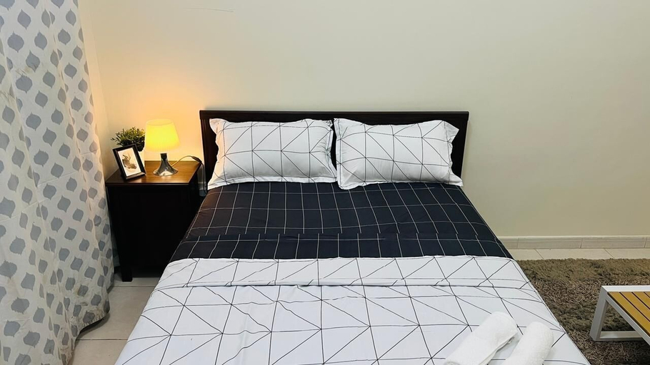 Room 4, Beautiful Bedroom in AlBarsha Near Metro, Dubai