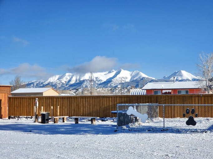 Property grounds, The Lodge Motel, Costilla
