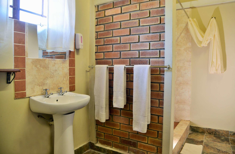 Bathroom 3, Thebe River Safaris, Chobe