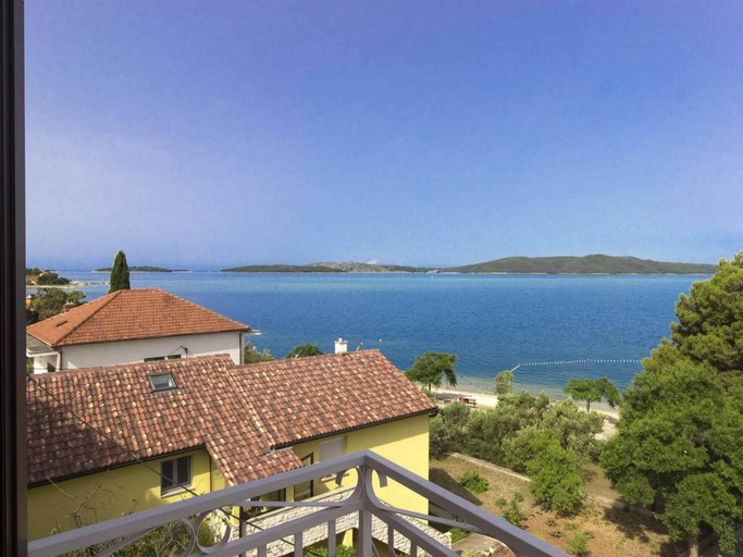 5, Apartment in Brodarica by Sandy Beach, Šibenik