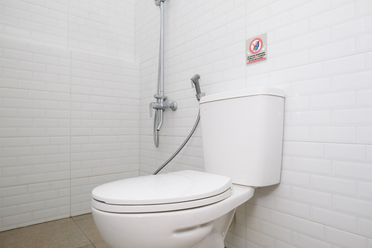 Bathroom 3, RedDoorz Syariah near Monjali 4 Yogyakarta, Sleman