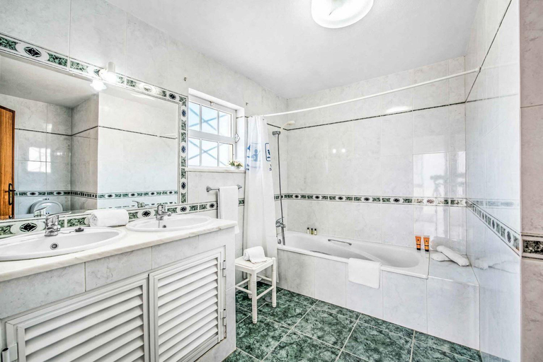 Bathroom 3, Villa Arines, Albufeira