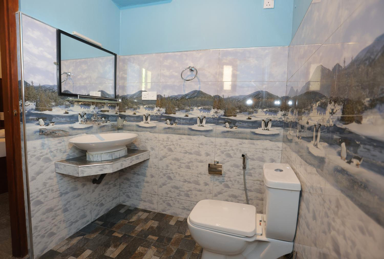 Bathroom 2, La Montagna, Ella
