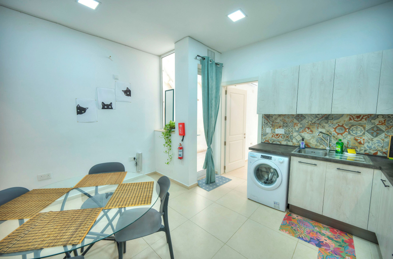 In-room dining 4, Seafront Sea View Maisonette with Yards, Saint Paul's Bay