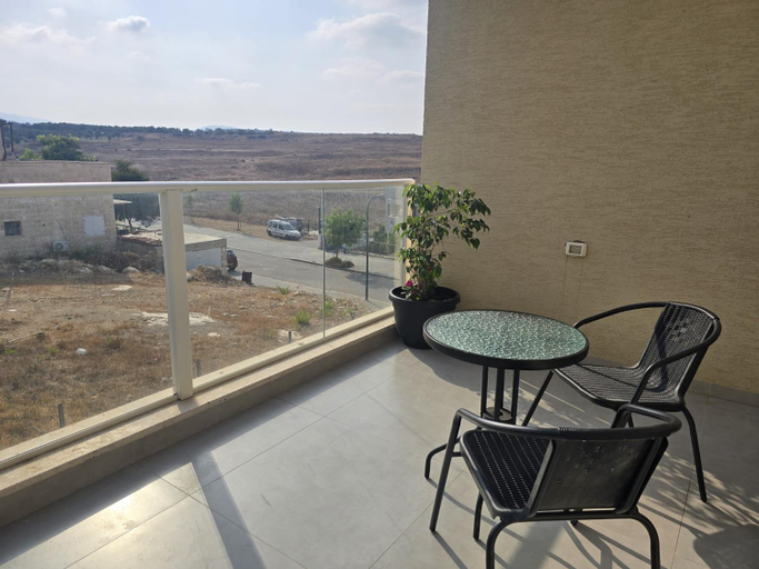 Others 5, המקום של אסי - Assi's place