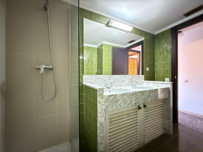 Bathroom 4, Can Parramon A, Girona