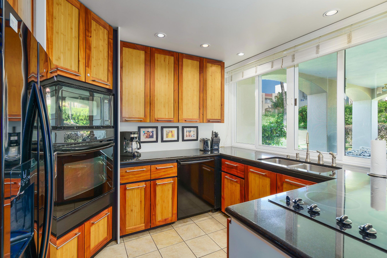 Private kitchen, Tropical Paradise in Luxurious 1br, 2ba Ground Floor Unit, Garden View, Palms 801, Maui