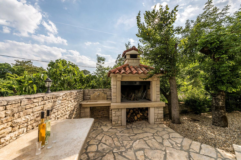 Exterior view 3, Villa for up to 8 persons, with private garden and pool, Tinjan