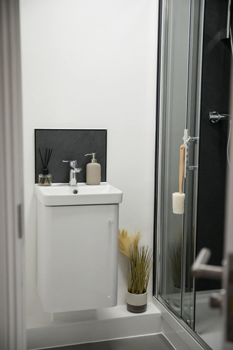 Bathroom 2, Student Only Francis Gardner Studios, London