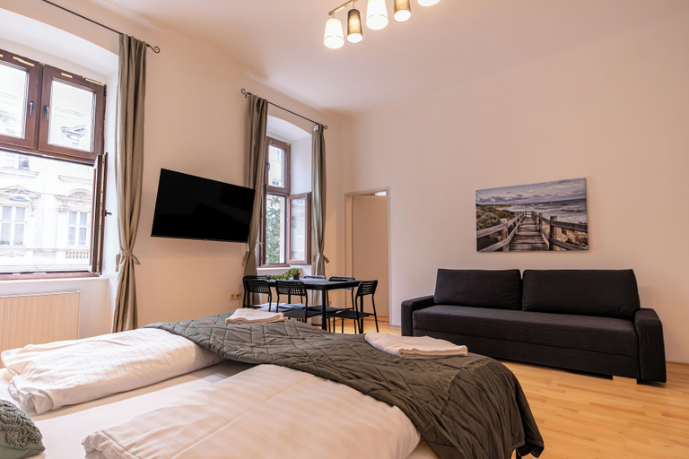 Room 5, 3 Apartments For 16 Near Lugner, Wien