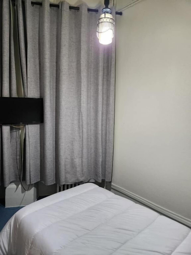 Room 4, HOTEL CHATEAUBRIAND, Côte-d'Or