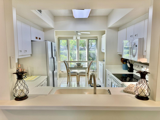 Kitchen, Sun-filled villa with access to resort, 3AGT, Horry