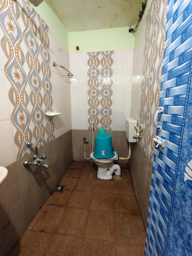 Bathroom 4, Skyway Rooms, Puducherry