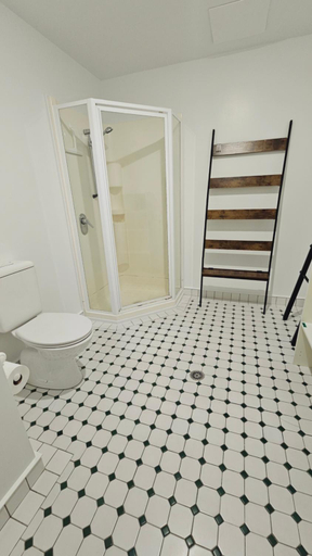 Bathroom 3, Modern Urban Retreat - 4BR Secure Central Family-friendly, Waitakere