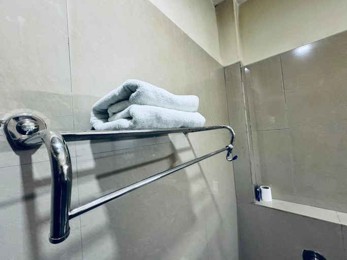 Others 3, Hotel The Emerald, Bilaspur