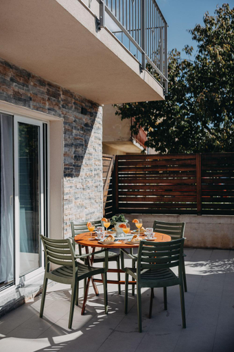Others 5, Villa Hippus, Trilj