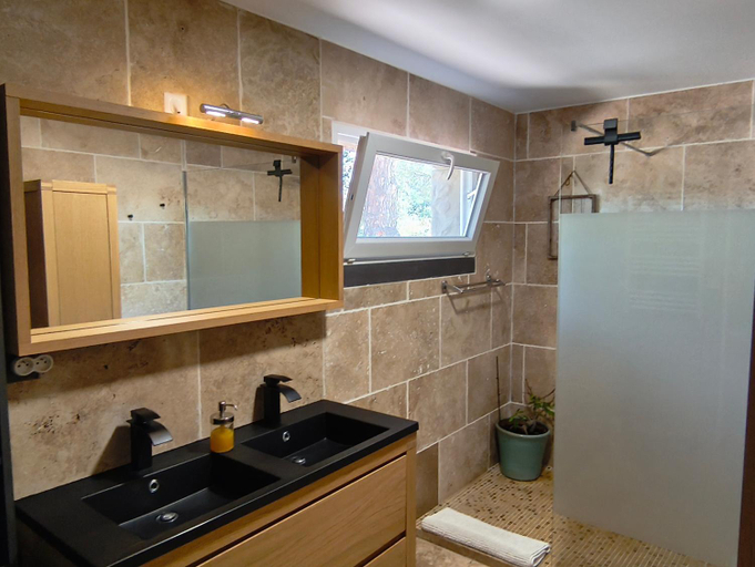 Bathroom 4, "Le Mas" Les jardins de Tourneige, Hérault