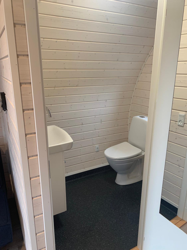 Bathroom 3, Danhostel Maribo, Lolland