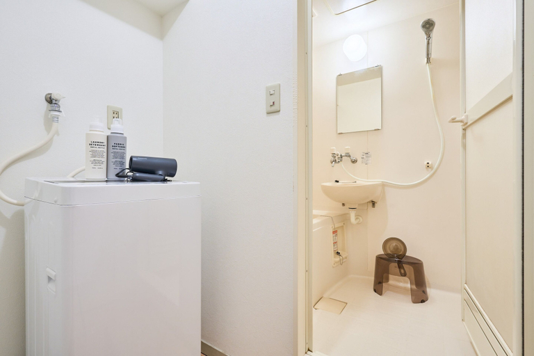 Bathroom 3, House Hotel nishi ikebukuro, Itabashi