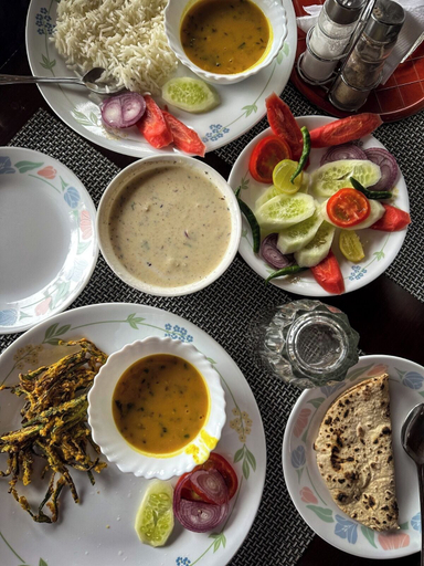 Food & Drinks 3, Avenida Snowcap Retreat, Nainital