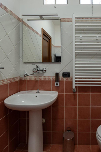 Bathroom 5, B&B L'angolo di Plutia, Enna