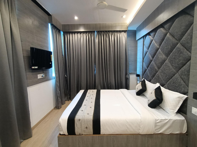 Bedroom 2, Hotel Beverly Palace Sanatacruz, Mumbai Suburban