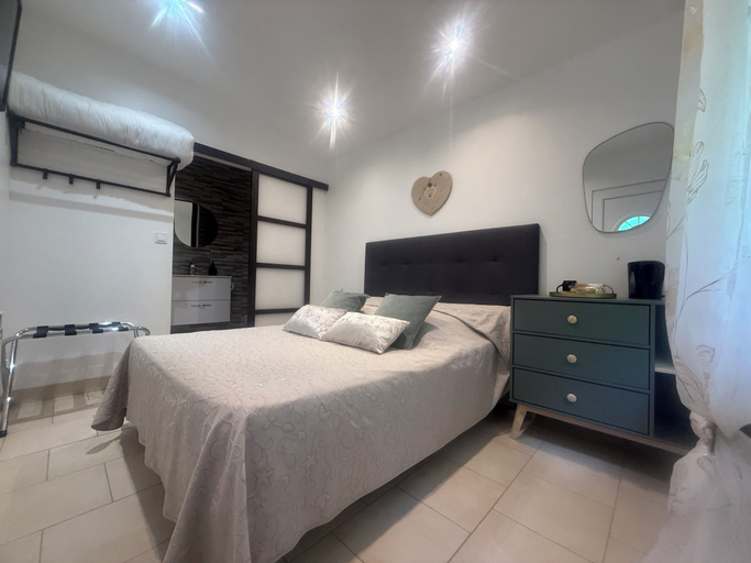 Bedroom 4, Auberge aux mille saveurs, Yonne