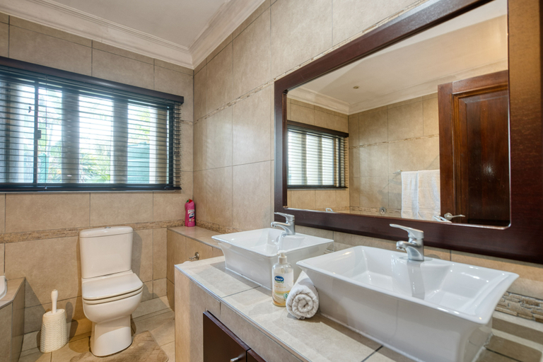 Bathroom 5, Stylish 2-Bed Umhlanga Apartment | Pool & Patio, eThekwini