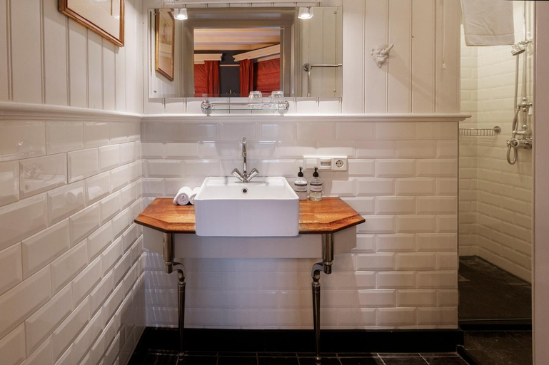 Bathroom 3, Logement Aan De Vecht, Breukelen