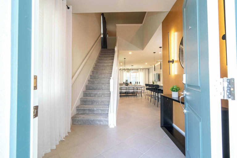 Property entrance, Luxury 7Bd Close To Disney With Pool And Spa At Windsor Cay 16218, Lake