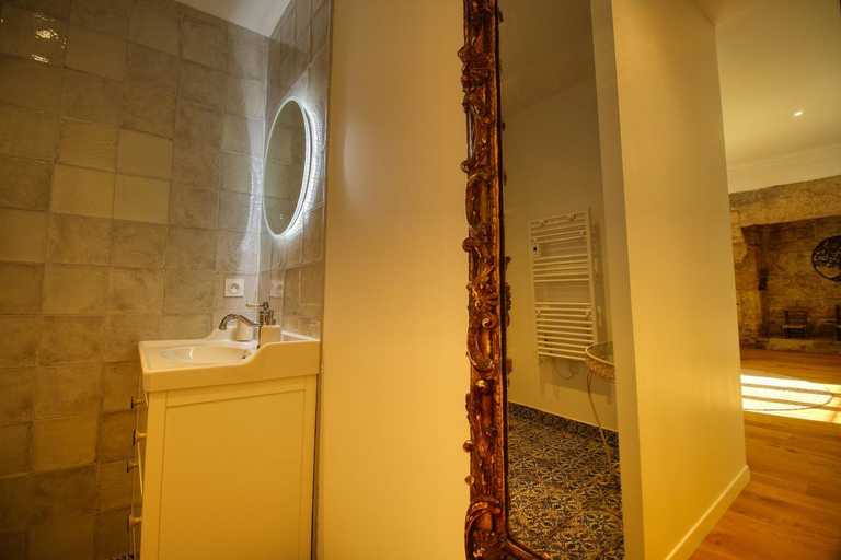 Bathroom 4, KERBELEG, ferme-manoir du XVe siecle, chambres grand confort, Finistère