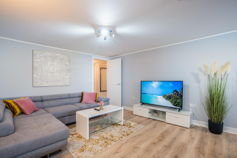 Others 4, Charming Apartment In Andover Town Centre, Hampshire