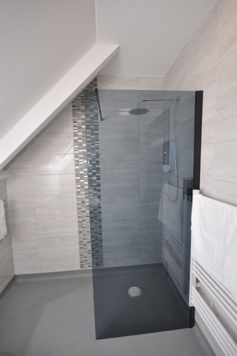 Bathroom 3, Bentinck Apartments, Newcastle upon Tyne