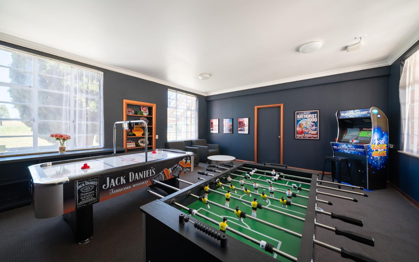 Food & Drinks, The hallows accommodation, Bathurst Regional - Pt A