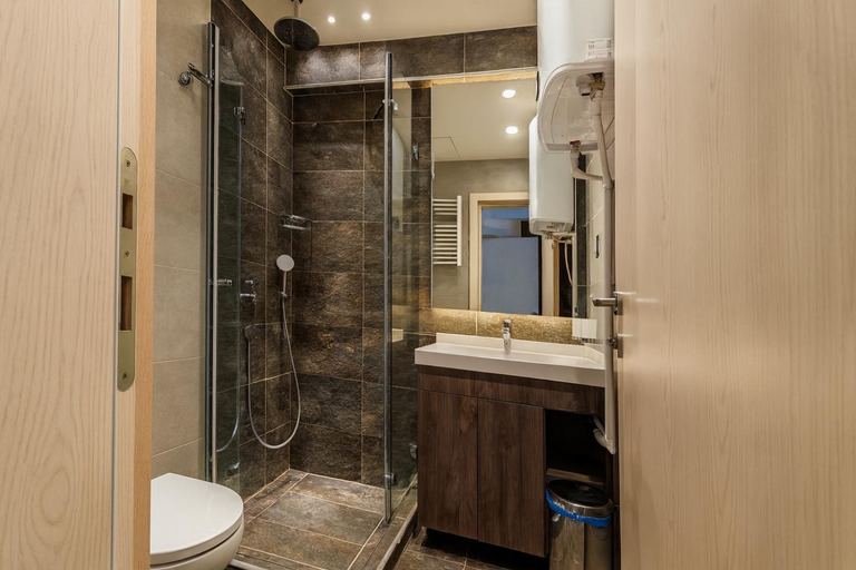 Bathroom, Central Konaci Apartments & Studio by Husky, Brus