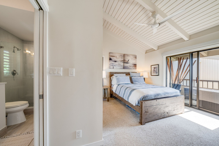 Room 2, Extraordinary Molokini Views, Spectacular Renovation, New Split AC, Ocean Views!, Maui