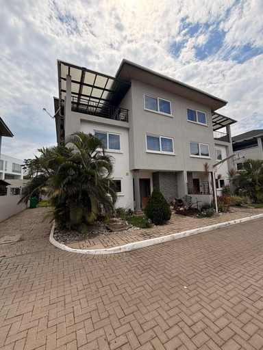 Front of property, 4BR Town House Cantonments. Pool. Garden, Accra