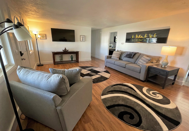 Living area 5, Modern 7-Bedroom Family Oasis, Salt Lake