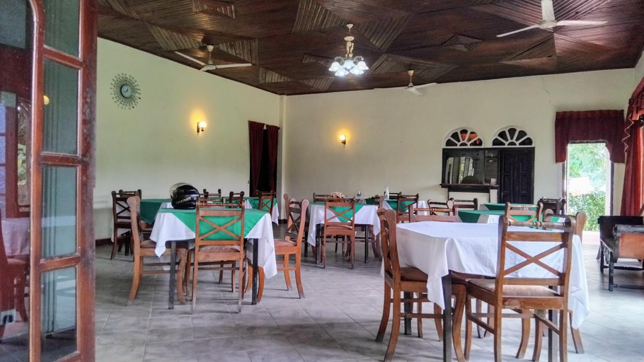Food & Drinks, Hansika Guest Inn, Buttala