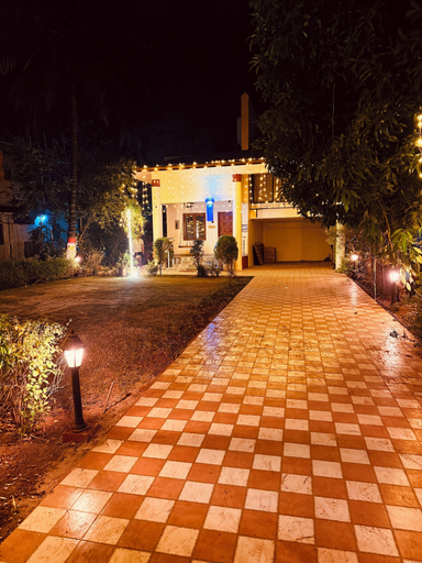 Property entrance, Ishaan Holiday Resort, Raigarh