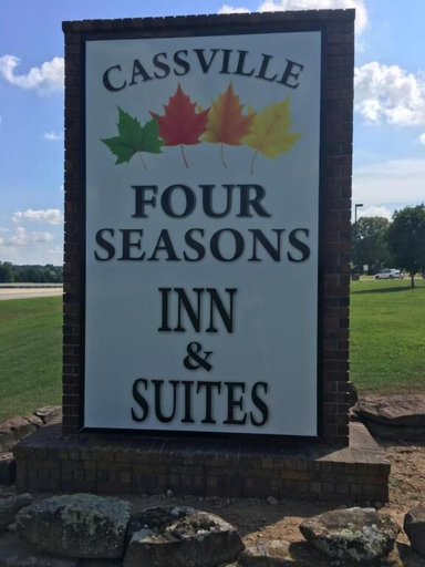 Property grounds, Cassville Four seasons inn & suits, Barry