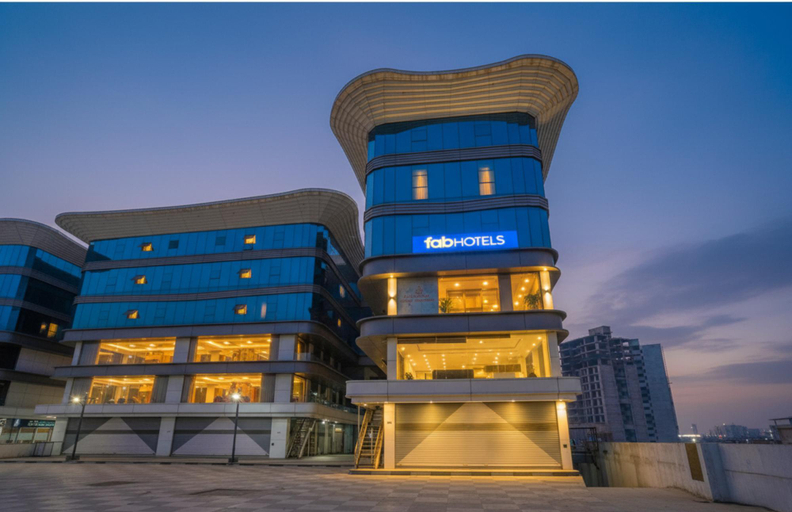 Exterior & Views