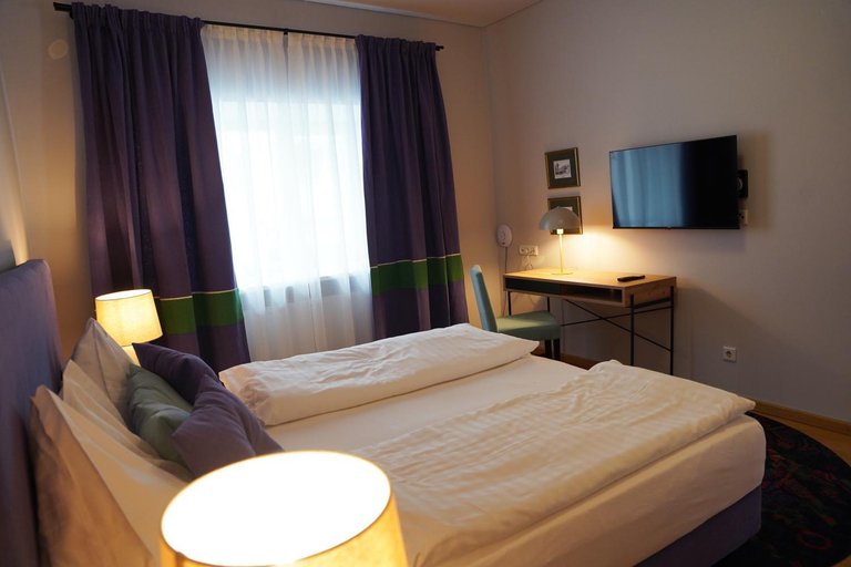 Bedroom 3, Hotel Der Greif, Leoben