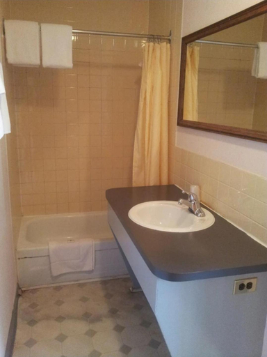Bathroom, Westwind Motel, Division No. 8