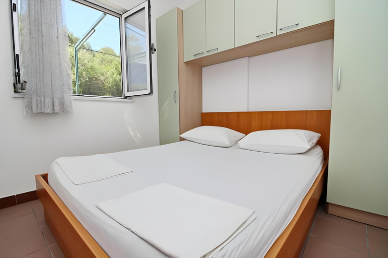 Bedroom 2, Apartments Neven, Janjina