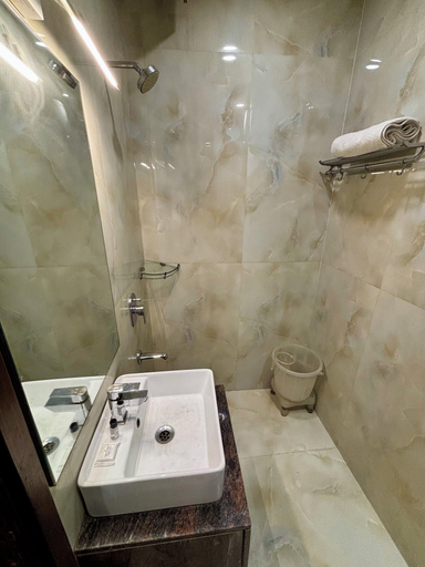 Bathroom 4, SATYAM ROOM, Delhi
